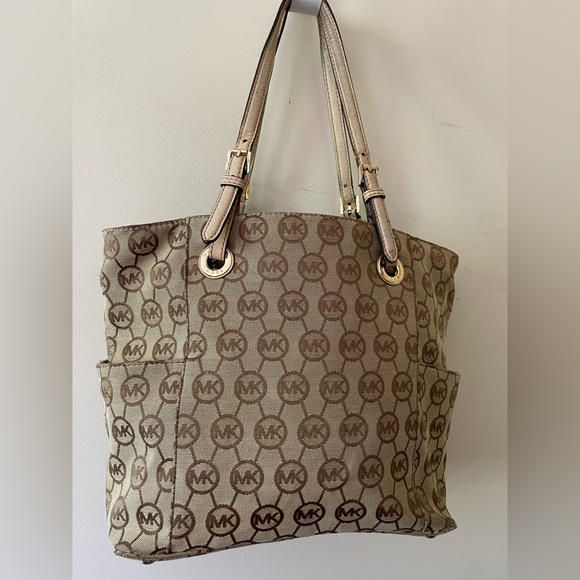 Michael Kors Logo Tote - Picture 2 of 7